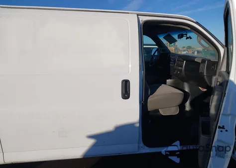 2017 Chevrolet Express 2500 Work Van z USA, uszkodzony, nr VIN 1GCWGAFF4H1326784